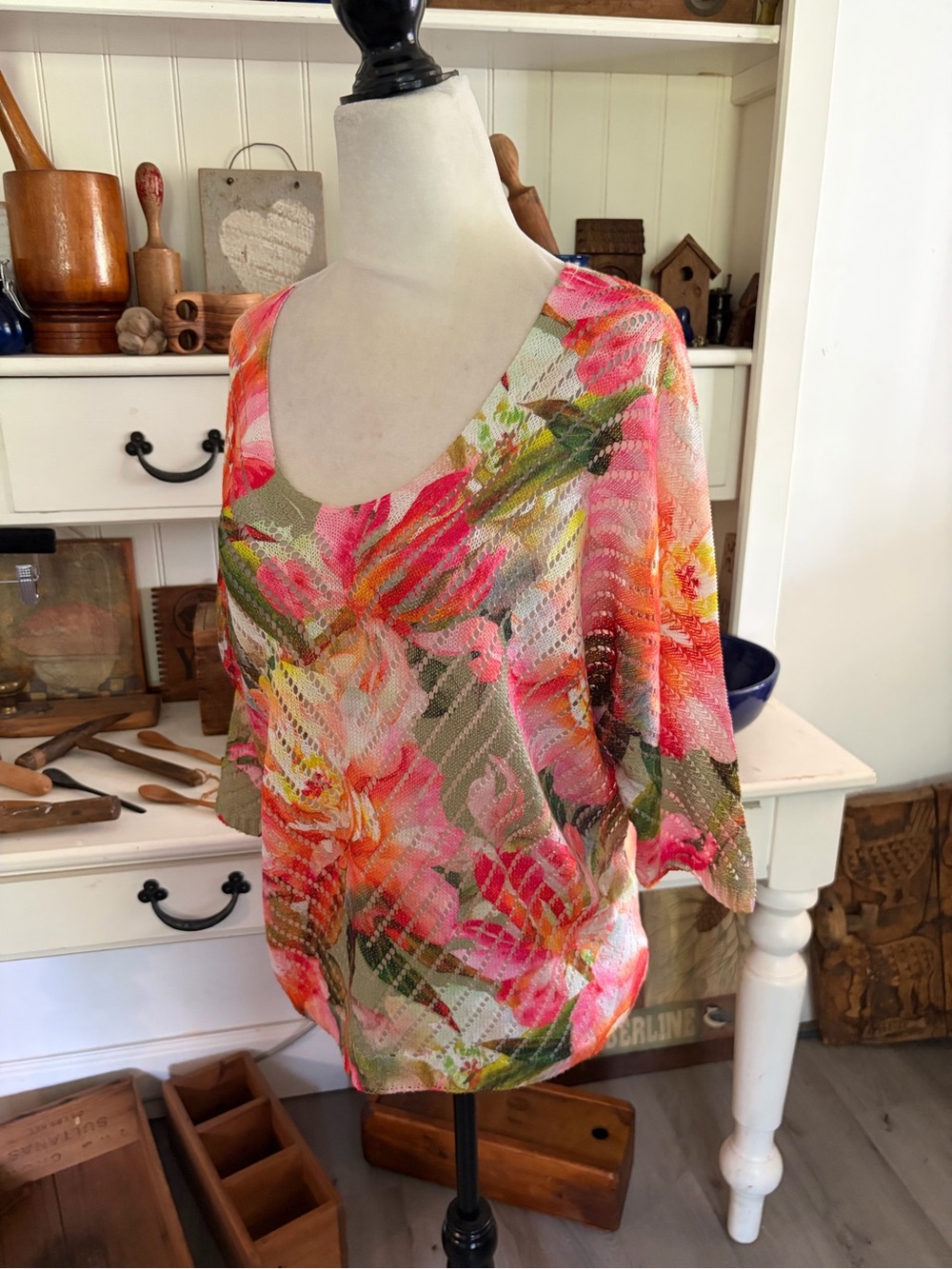 Bella Amore Floral Knit Scoop Neck Women's Top in Pink and Green